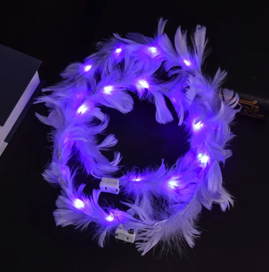 Corona de plumas LED